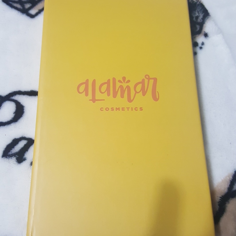 Alamar cosmetics palette